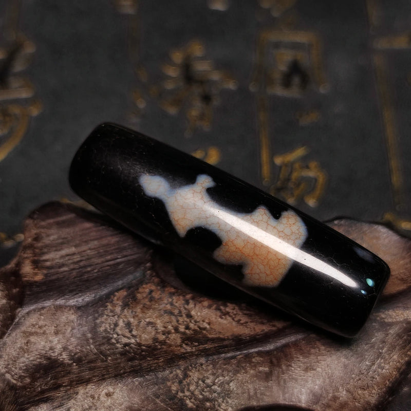 Tibet Black/White Guan yin Totem Blood-Stained Dragon Pattern Agate Dzi Beads