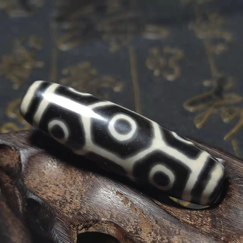 Tibet Black/White Tortoiseshell 9 Eyes Pattern Totem DZI Beads 49*50mm