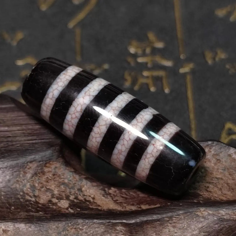 Tibet Blood-stained Dragon Pattern Agate Dzi Black/White 5-Line Totem