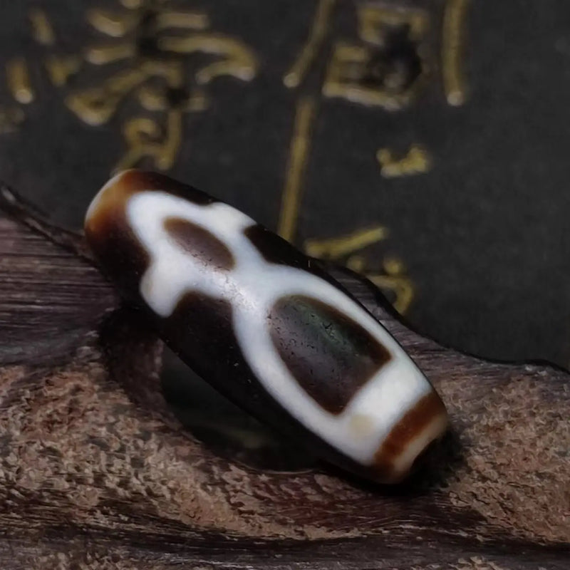 Tibetan White/Brown God of Wealth Totem Ancient Weathered Agate DZI Beads