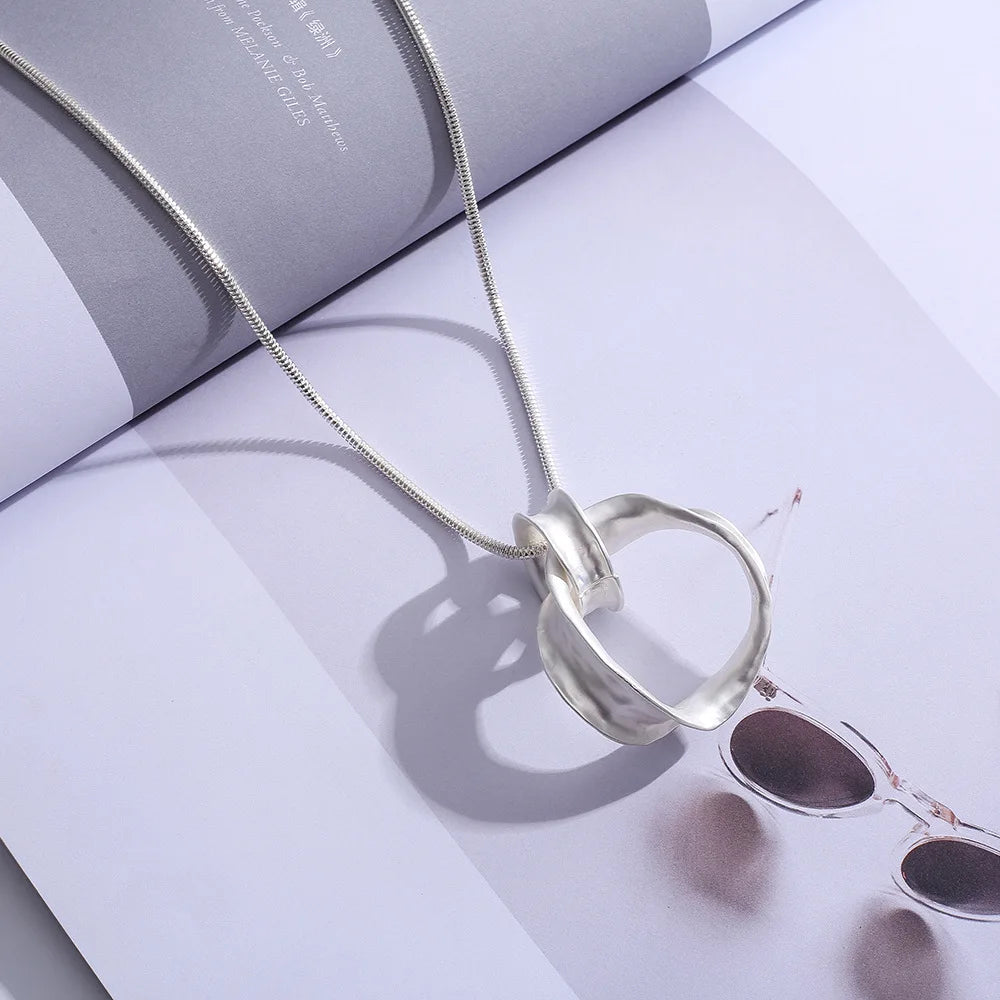 Silver Collare Necklace with Suspension Pendants