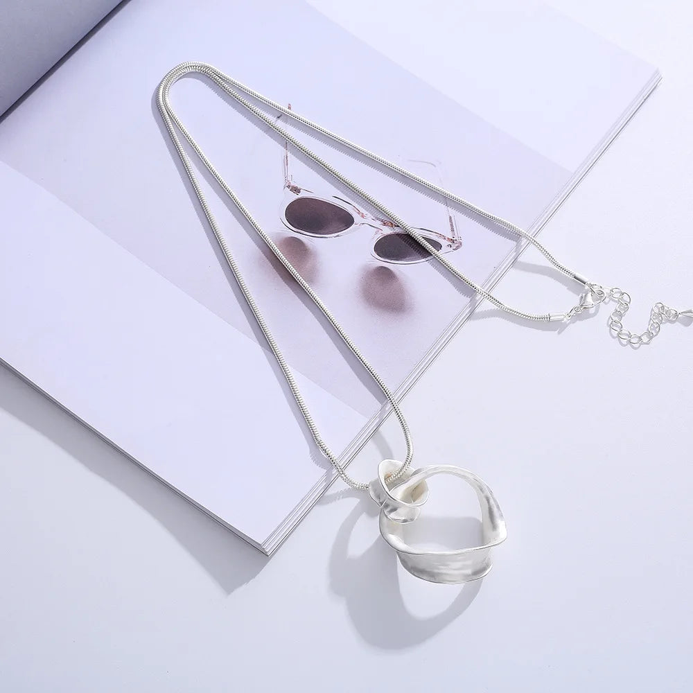 Silver Collare Necklace with Suspension Pendants