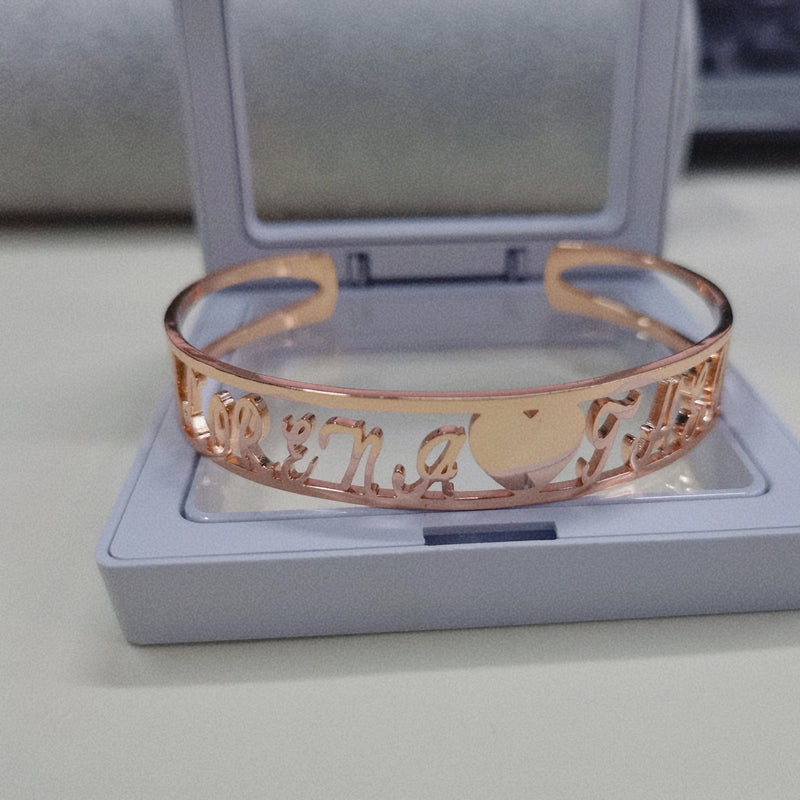 Personalized Women's Name Bracelet in Stainless Steel