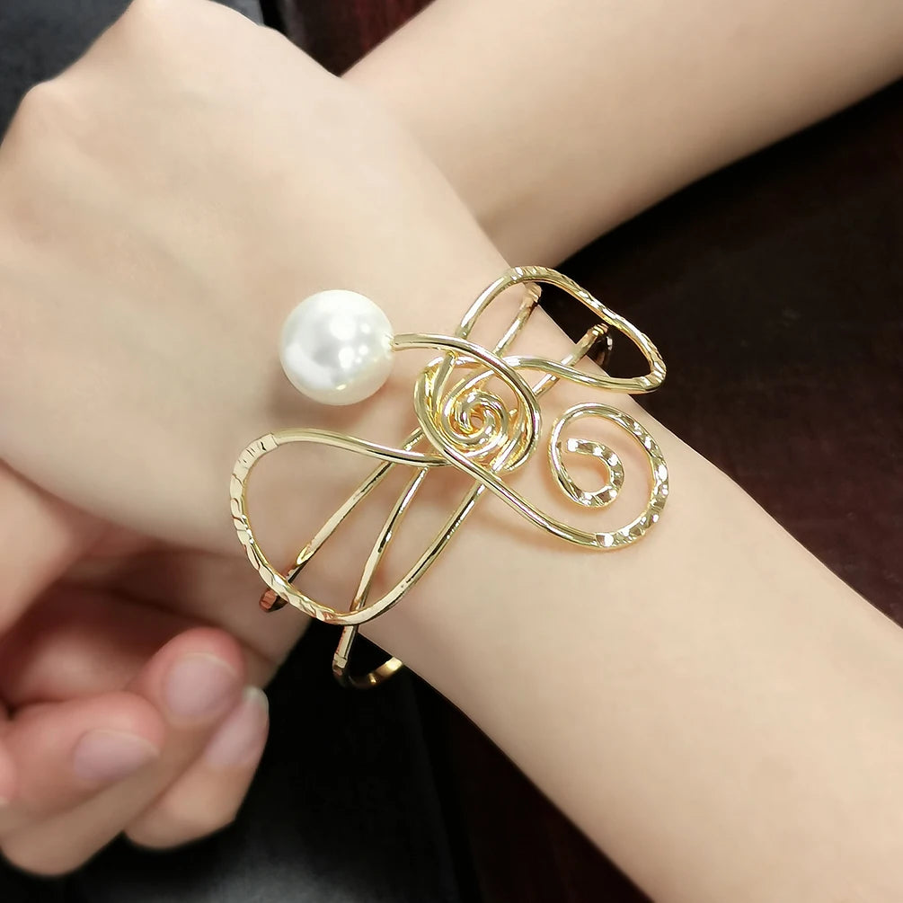 Boho Metal Cuff Bracelet for Women - Vintage Charm Bangle