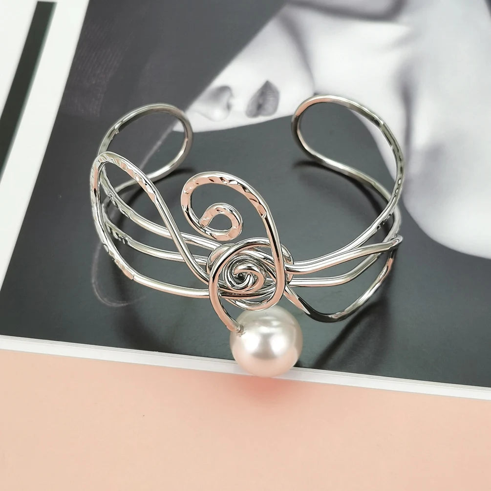 Boho Metal Cuff Bracelet for Women - Vintage Charm Bangle