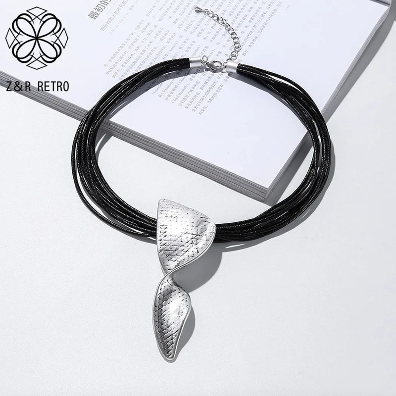 Vintage Twisted Suspension Pendants Choker Necklace Costume Jewelry