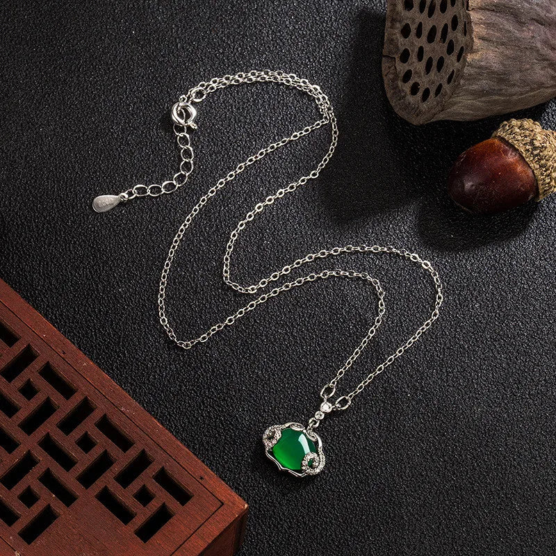 Vintage Green Jade Emerald Gemstones Pendant Necklace 18k Silver Jewelry