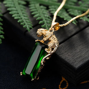 Vintage Carved Oval Green Emerald Pendant Necklace 18k Choker Jewelry