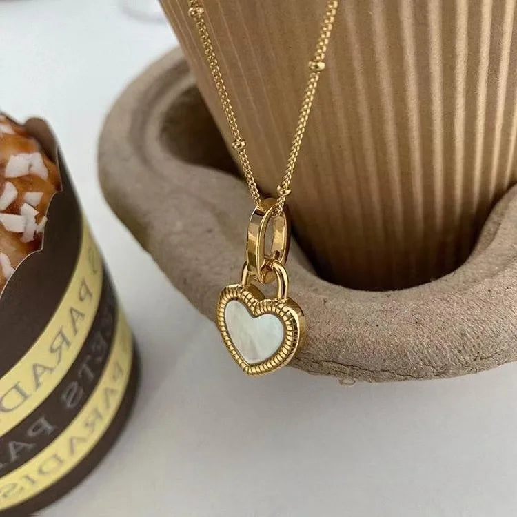 Vintage Heart Pendant Necklace for Women Clavicle Chain Choker Jewelry