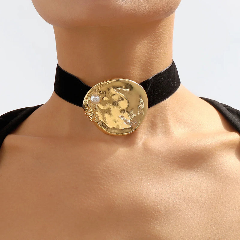 Vintage Sexy Chokers Necklace Metal Pearl Earring Set