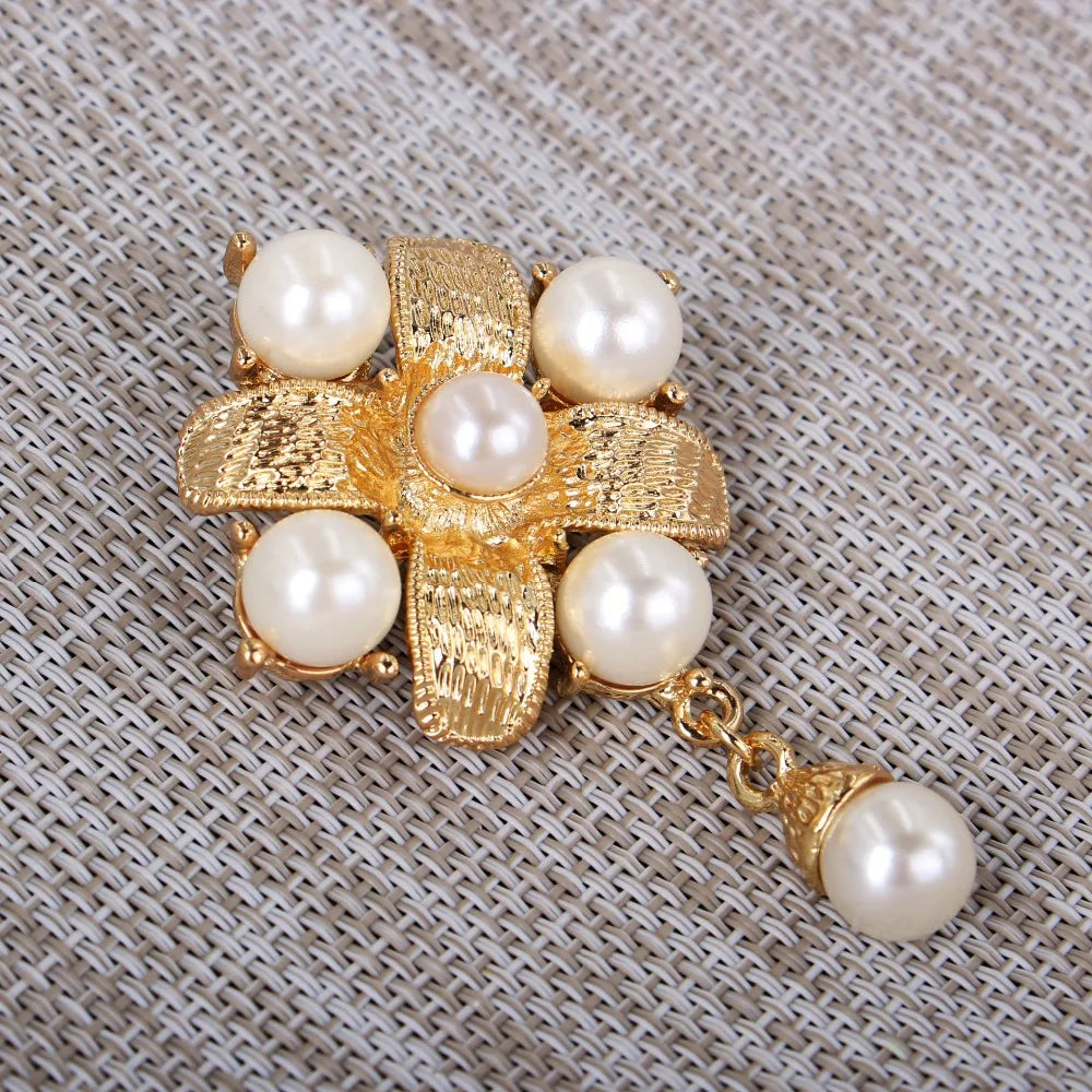 Vintage Pearl Flower Brooch Jewelry For Women/men