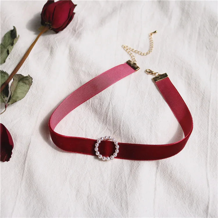 Vintage Pearl Velvet Chokers Necklace for Women Girls Retro Geometric Heart Coll