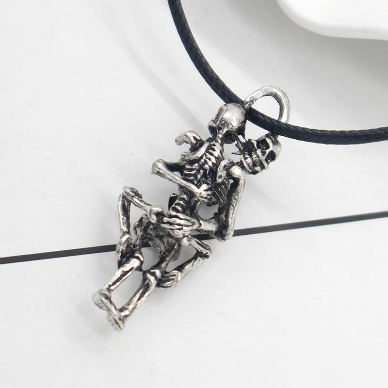 Vintage Punk Skull Hug Pendant Necklace Hip Hop Skeleton Leather Rope Chain Neck