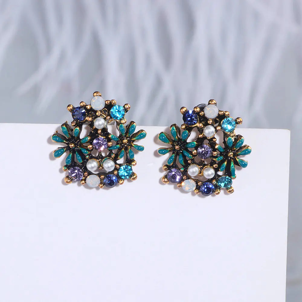 Vintage Sweet Flower Stud Earrings for Women Pearl Crystal Earrings