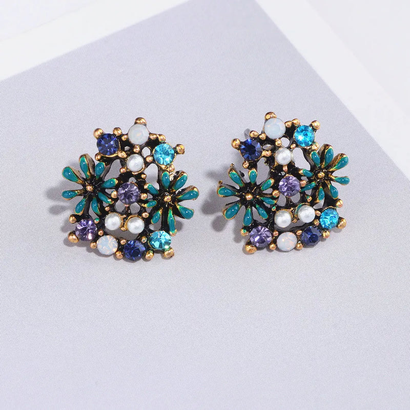 Vintage Sweet Flower Stud Earrings for Women Pearl Crystal Earrings