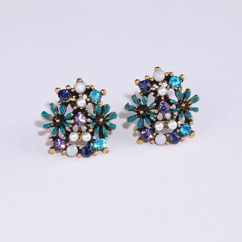 Vintage Sweet Flower Stud Earrings for Women Pearl Crystal Earrings
