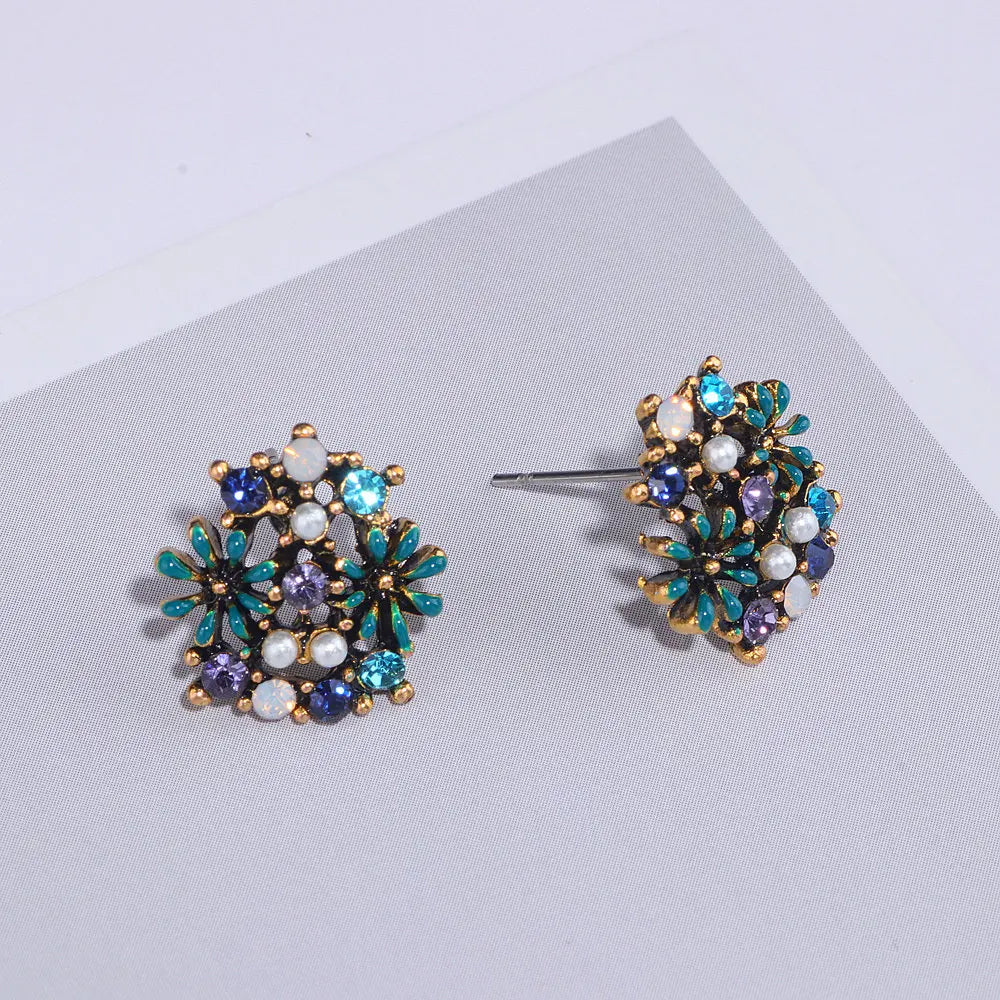 Vintage Sweet Flower Stud Earrings for Women Pearl Crystal Earrings