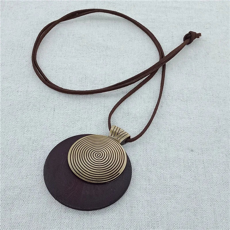 Vintage Woman Choker Necklace Wooden Round Lines Pendant Long Necklace Green