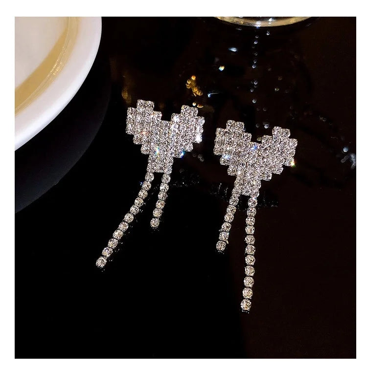 Women's Love Light Niche Necklace Wind Temperament Decoration Chain Necklace