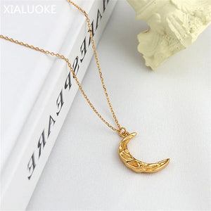 Moon Pendant Golden Necklace For Women Temperament Crescent Clavicle Chain