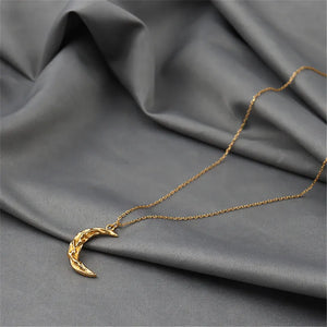 Moon Pendant Golden Necklace For Women Temperament Crescent Clavicle Chain