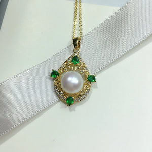 ZHBORUIN Charm Chain Necklace Vintage Green Pearl Pendant