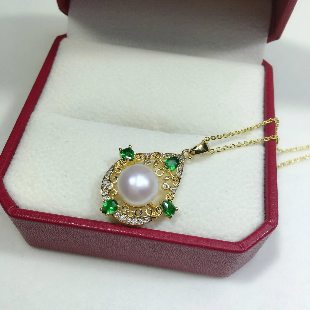 ZHBORUIN Charm Chain Necklace Vintage Green Pearl Pendant