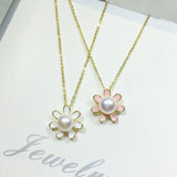 ZHBORUIN Daisy Charm Necklace Natural Pearl Flower Pendant Woman Gift