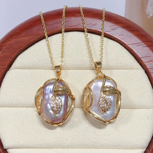 ZHBORUIN Big Pearl Leaf Pendant Necklace Natural Baroque Pearl Chain