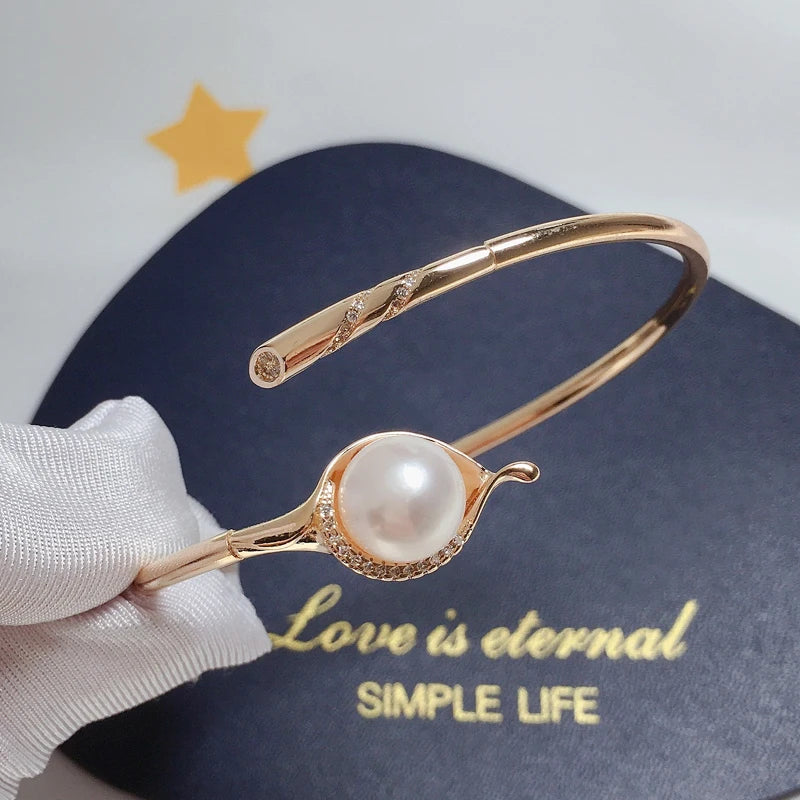 Zircon Leaf Bracelet with Freshwater Pearl