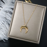 ZMFashion Crescent Moon Pendant Women's Necklace Stainless Steel