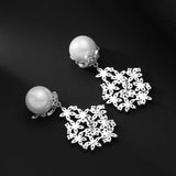 Japanese Style 925 Silver Pearl Pendant with Zircon Leaf Design
