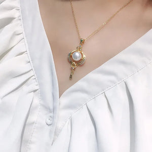 Freshwater Pearl Pendant Necklace in Pink