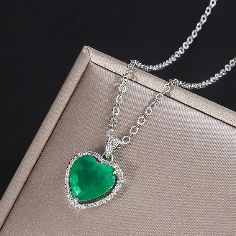 Colorful Treasure Collar Chain with Emerald Heart Pendant Necklace