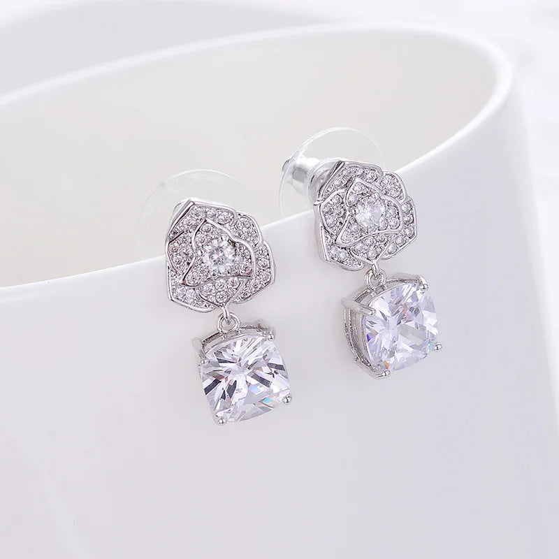Liangya Beauty Rose Camellia Zircon Ear Clip