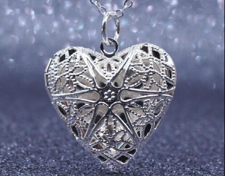 Heart-Shaped Mesh Photo Frame Necklace Pendant