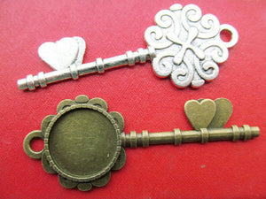 50pcs Filigree Heart Key Pendant Charm/Base Setting Tray 20mm Cabochon DIY