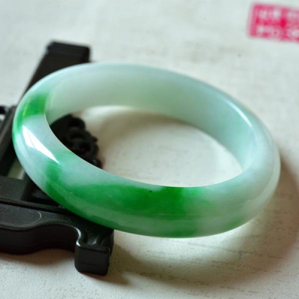 Zheru Jadeite Light Green Two-Tone Bracelet 54-64mm