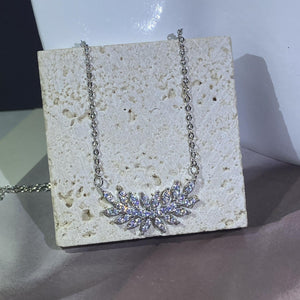 Leaves Flowers Chain Pendant Necklace For Women Diamond Crystal Gift Jewelry