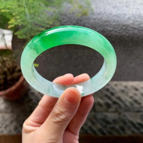 Zheru Jewelry Natural Burmese Jadeite 54mm-64mm Light Green Two-Color Bracelet