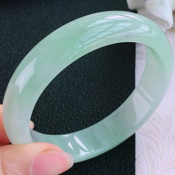 Zheru Jewelry Natural Burmese Jade 54-64mm Light Green Bracelet