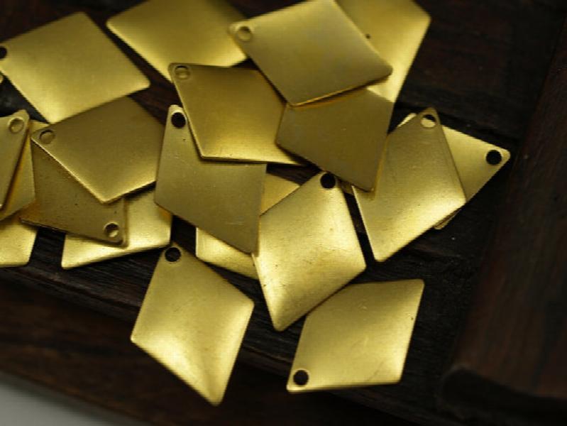 100 pcs Raw Brass Charms Pendant Findings (17 x 12 mm)