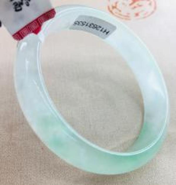 Natural Green Jadeite Bracelet Elegant Gift A Class A Certificate