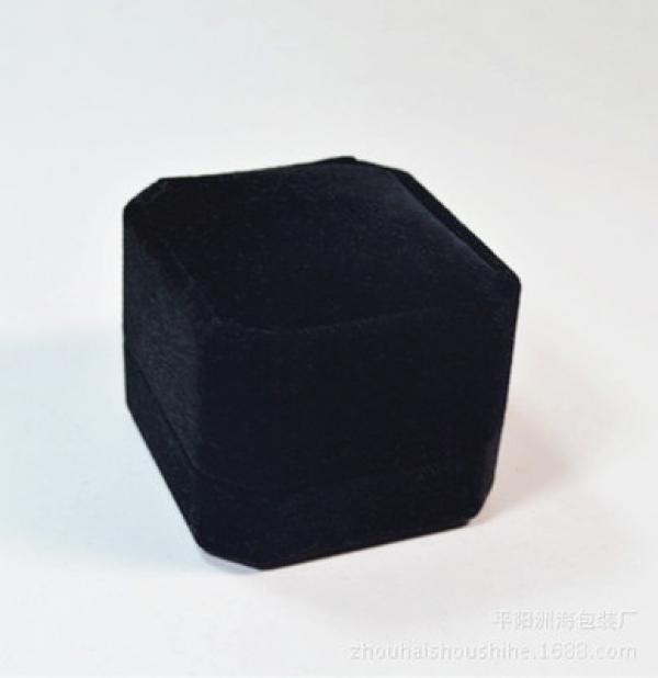 Small Velvet Ring Box 5.5x5x4cm