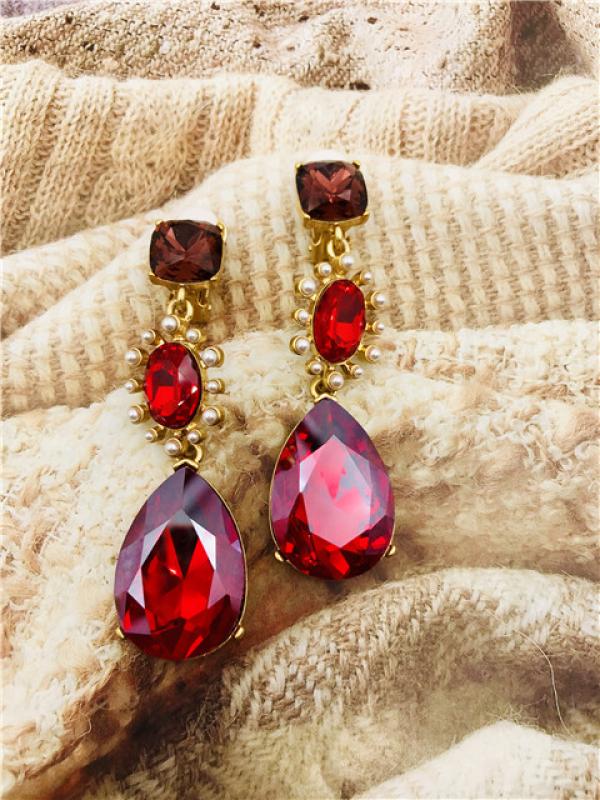 Crystal Embellished Pearl Wine Red Ear Clip