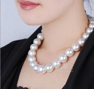 Elegant Shell Pearl Necklace 17inch