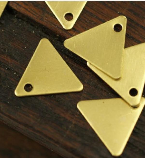 250 pcs Trigonum Triangle Charms 1 Holes (9 x 10 mm)