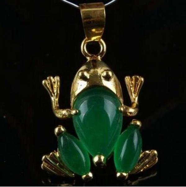 Green Jade Frog Pendant Necklace