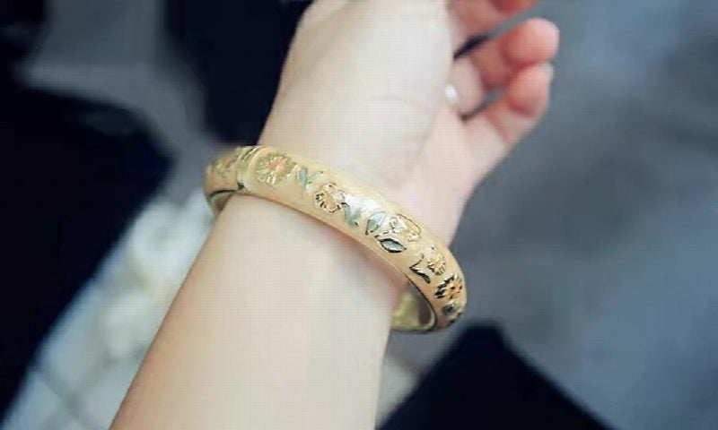 European American Two-Bracelet Oil Drip