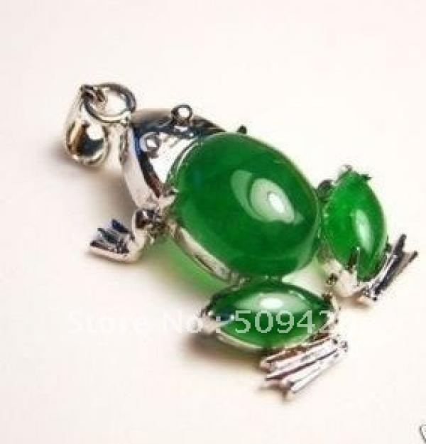 Green Jade Frog Necklace Pendant Natural Stone Animal Jewelry